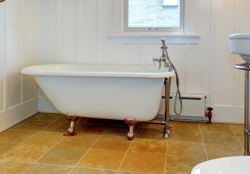 clawfoot bathtub